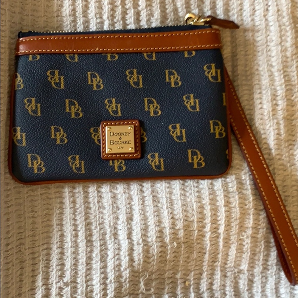 Like New Dooney & Burke Wrislet